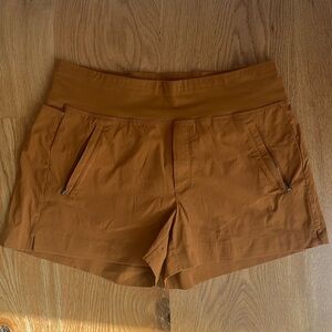 Athleta Trekkie North short